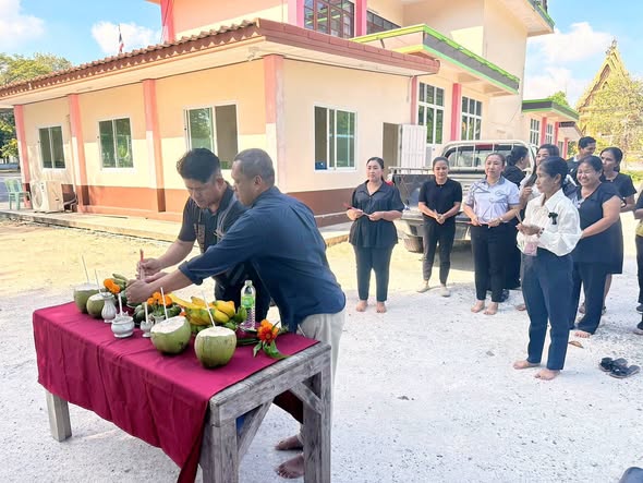 ร่วมพิธีบวงสรวงสักการะพ่อท่านในเขา สิ่งศักดิ์สิทธิ์ประจำตำบลป่าร่อน